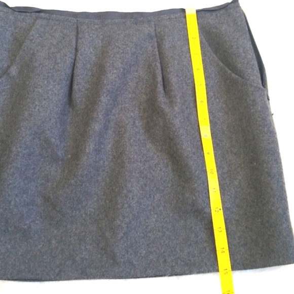 J. Crew Grey Wool Mini Skirt. Size 4 - Picture 8 of 8